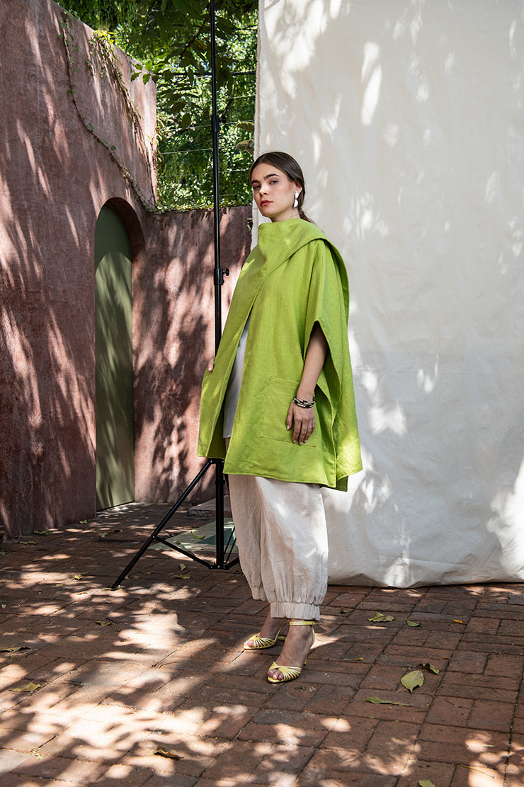 Capa Con Bolsillos Con Tira en Cuello Casu