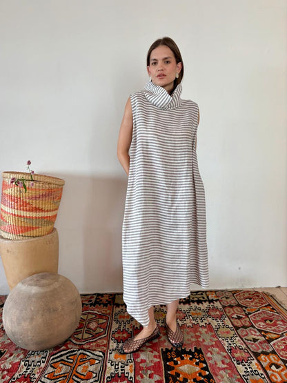 Vestido Cuello Alto Asimetrico Mabel