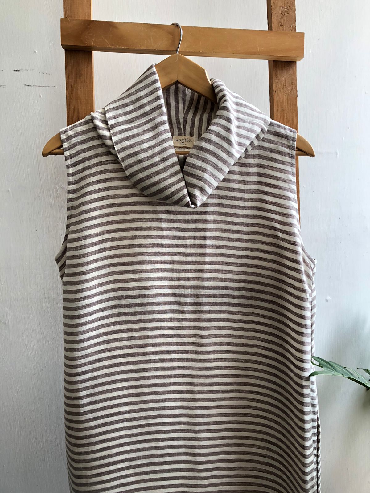 Vestido Cuello Alto Asimetrico Mabel
