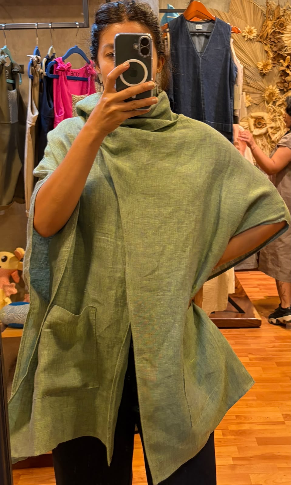 Capa Con Bolsillos Con Tira en Cuello Casu