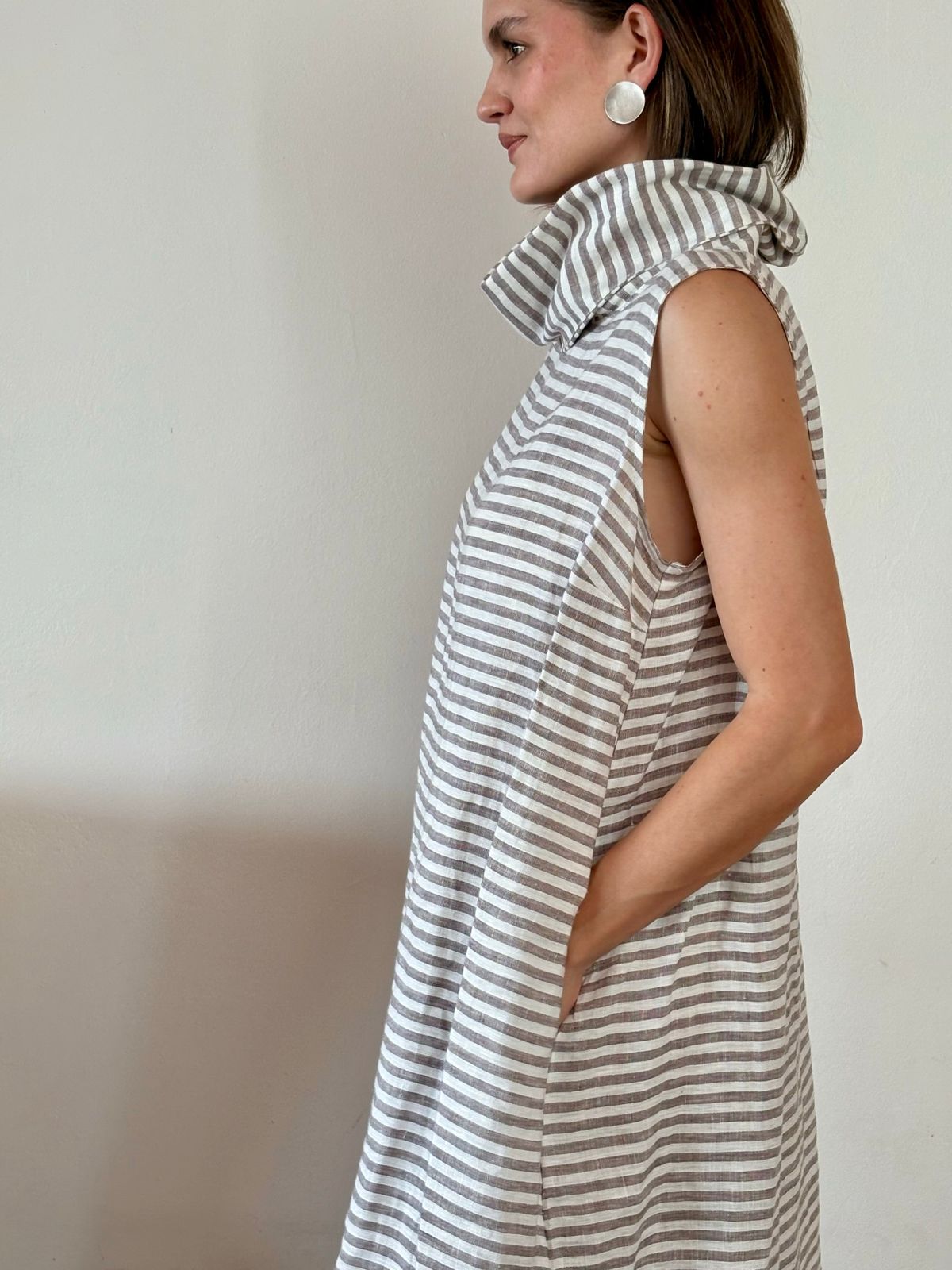 Vestido Cuello Alto Asimetrico Mabel