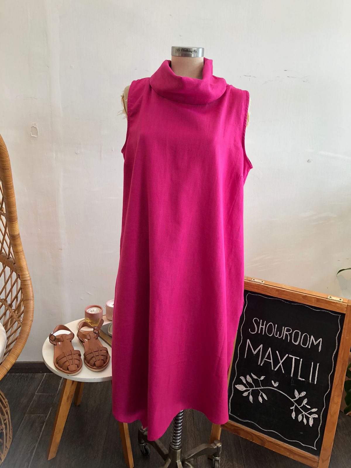 Vestido Cuello Alto Asimetrico Mabel