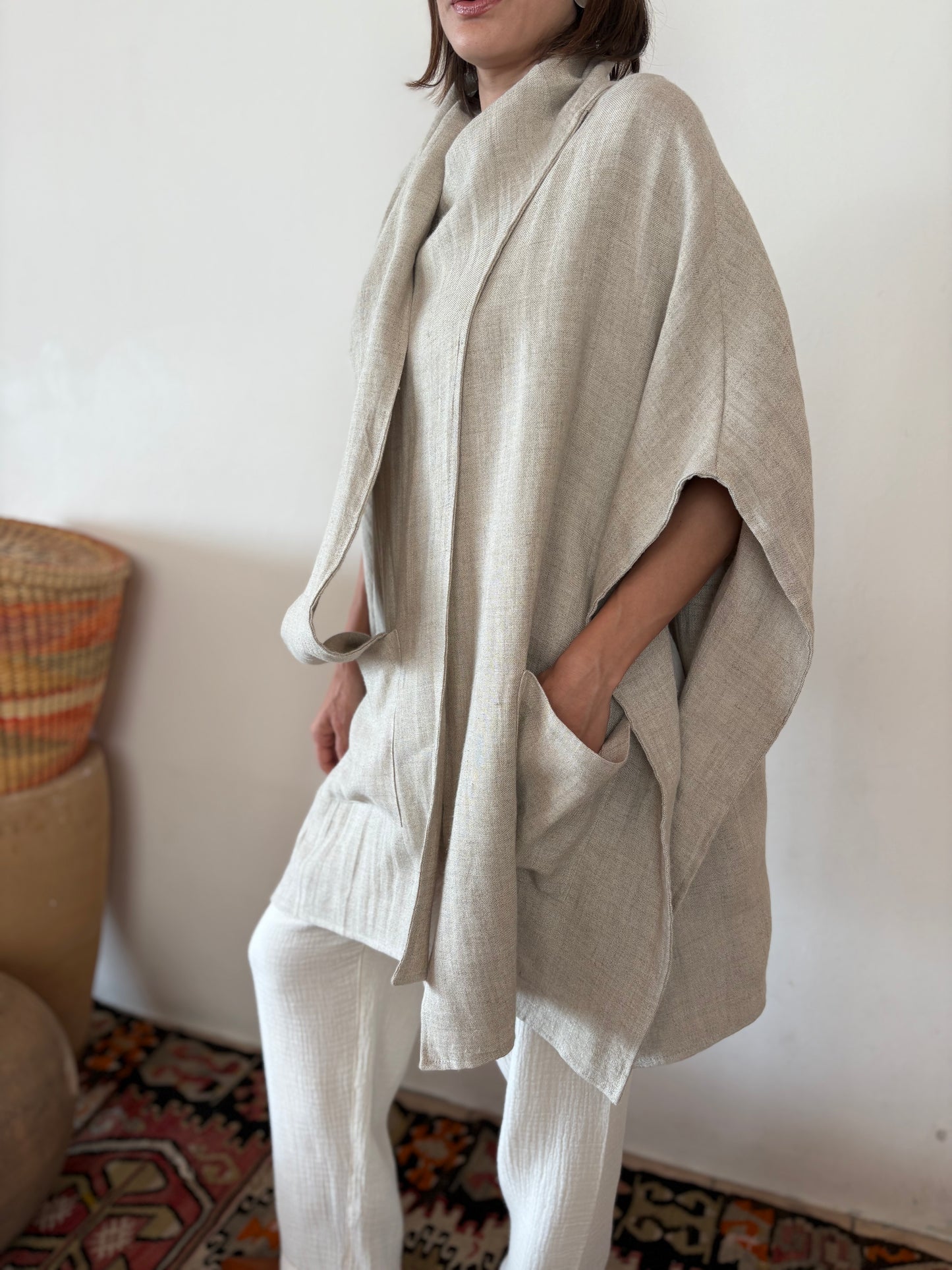 Capa Con Bolsillos Con Tira en Cuello Casu