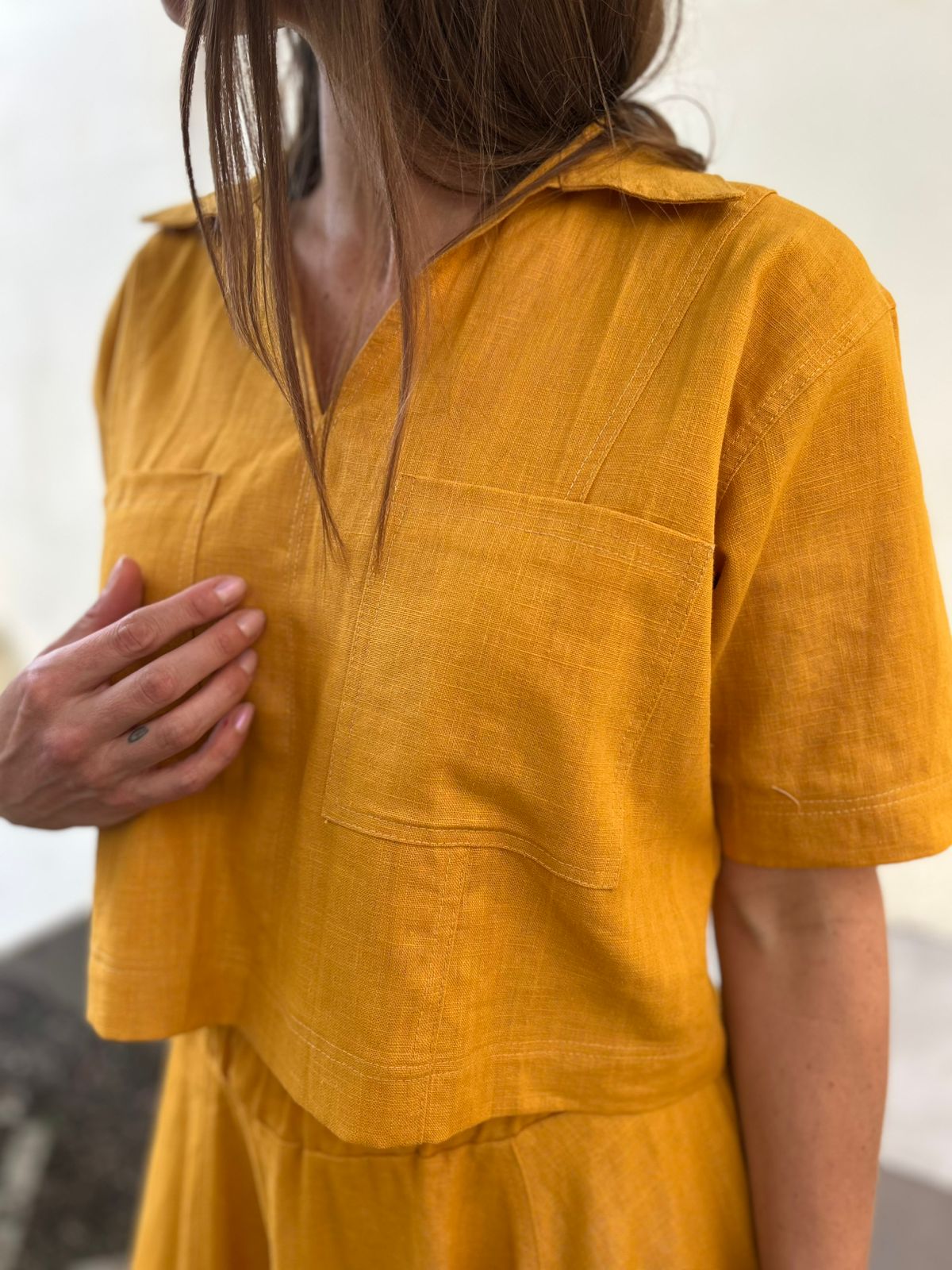 Blusa Mangas con bolsas y cuello en lino Aurora