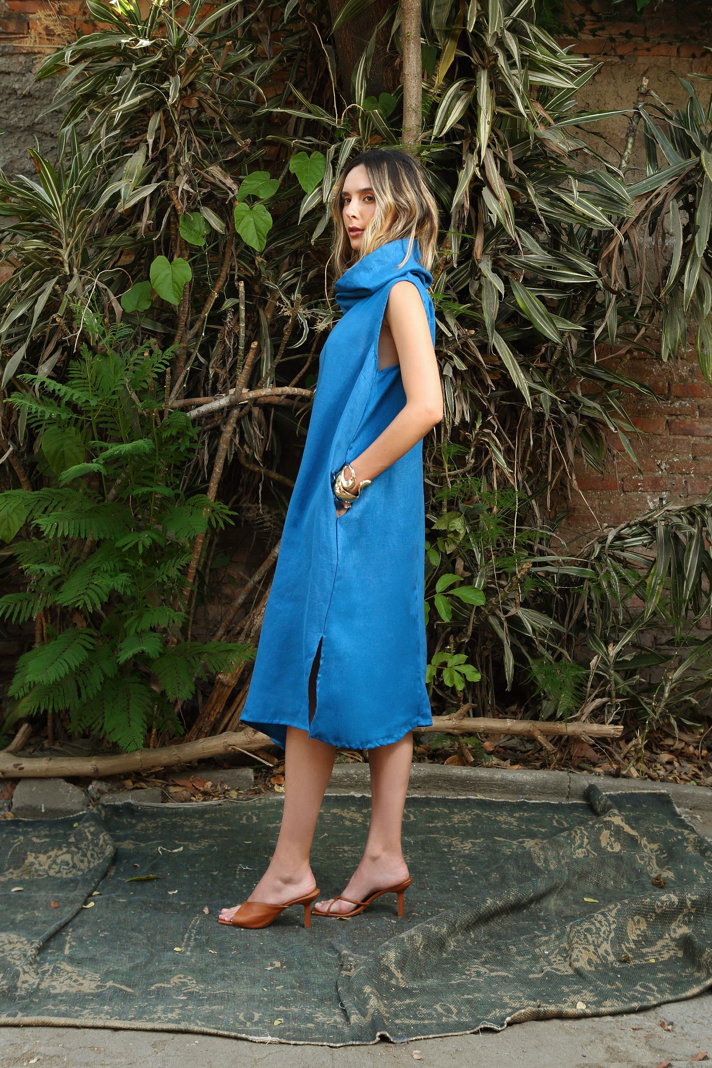 Vestido Cuello Alto Asimetrico Mabel