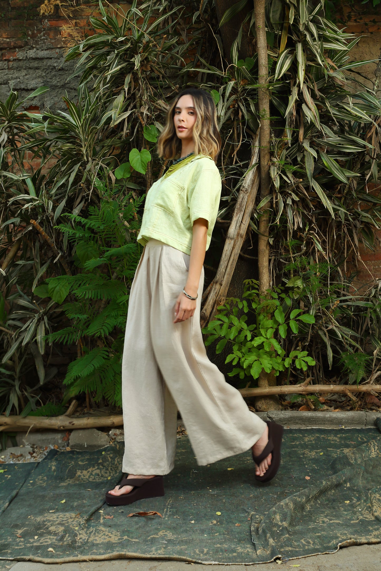 Blusa Mangas con bolsas y cuello en lino Aurora