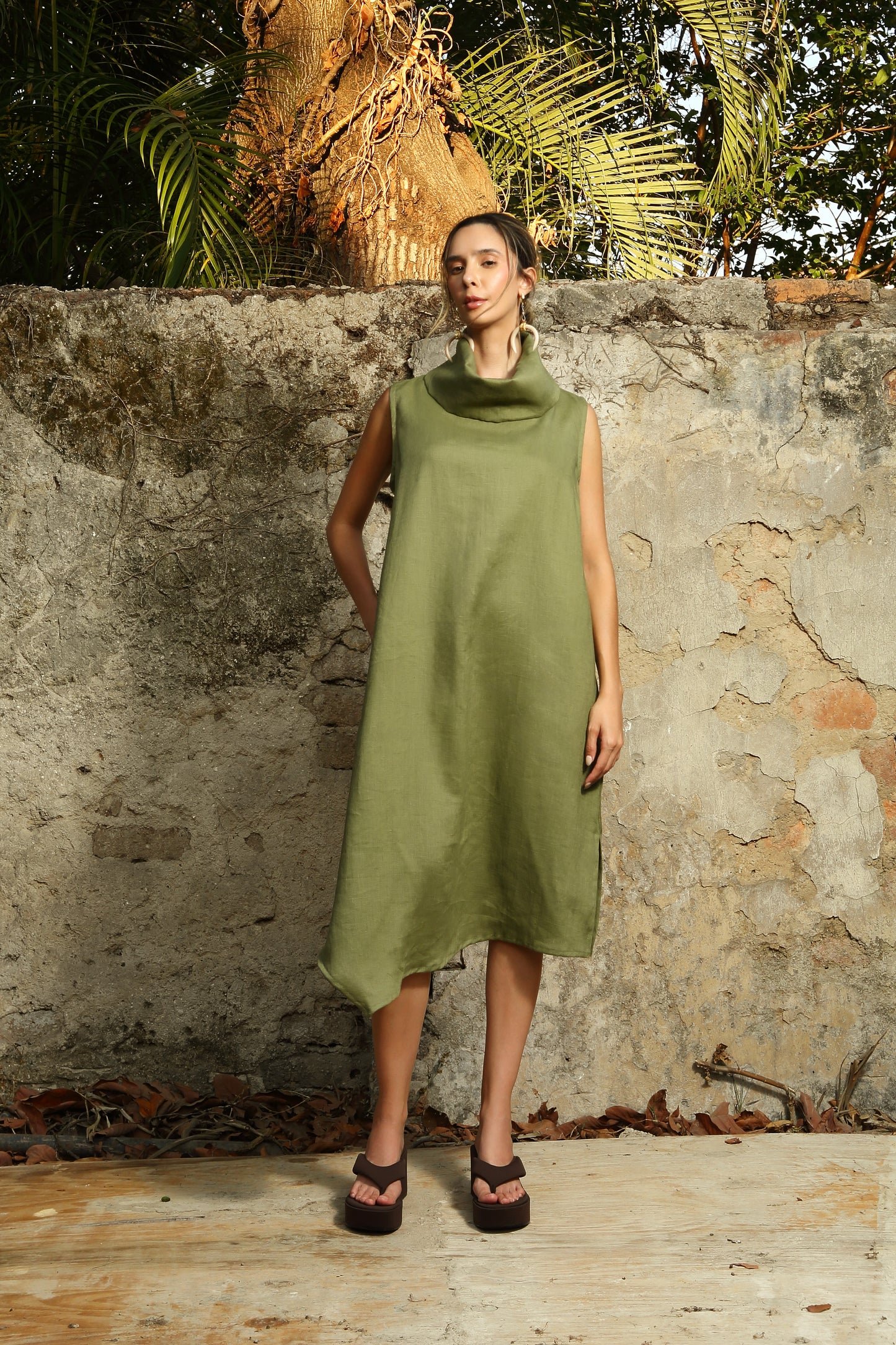 Vestido Cuello Alto Asimetrico Mabel