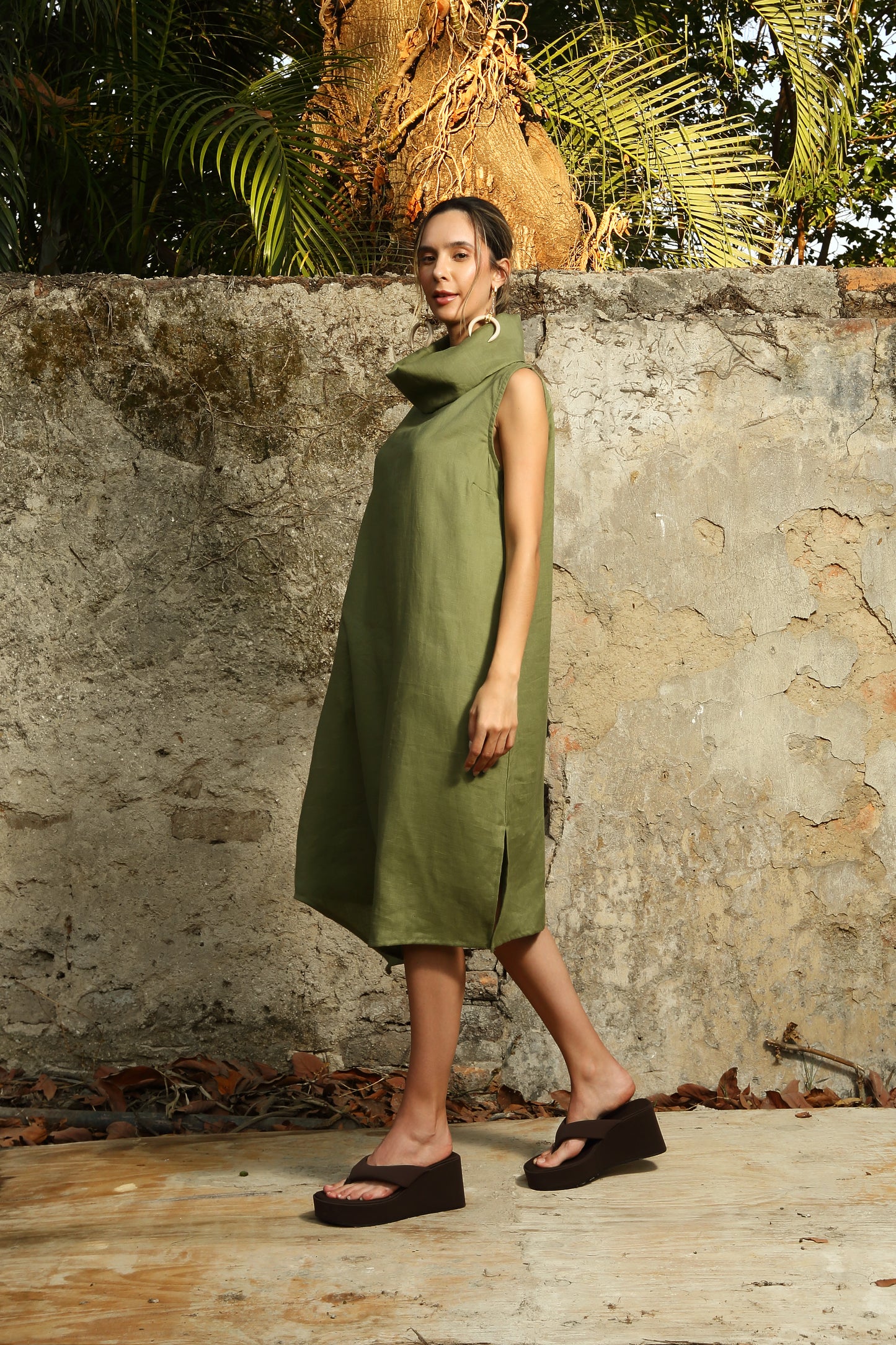 Vestido Cuello Alto Asimetrico Mabel