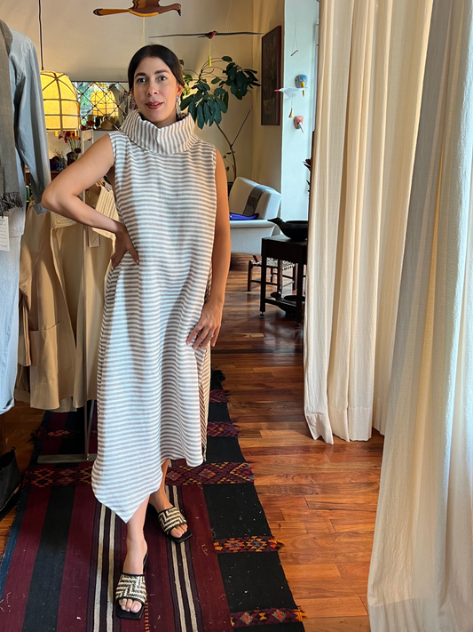 Vestido Cuello Alto Asimetrico Mabel