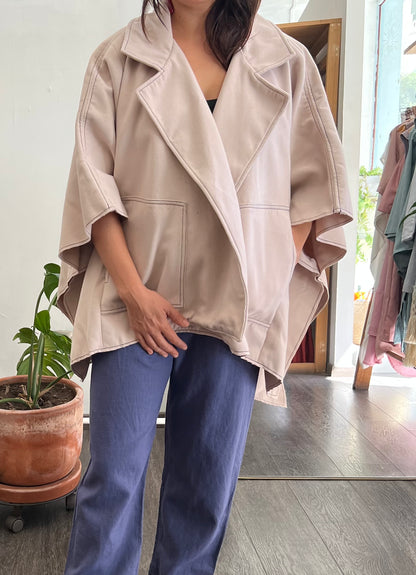 Capa Oversize Hanu en Acrilana