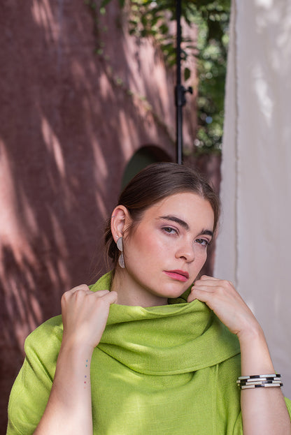 Capa Con Bolsillos Con Tira en Cuello Casu