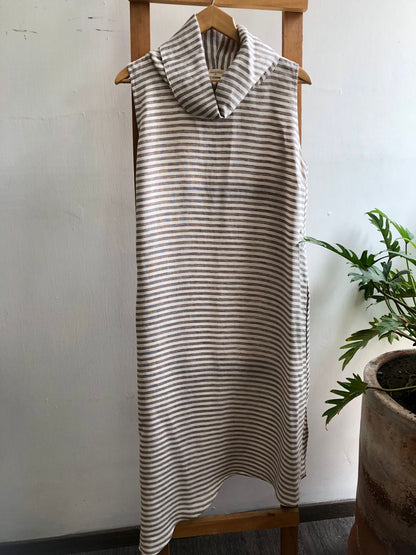 Vestido Cuello Alto Asimetrico Mabel
